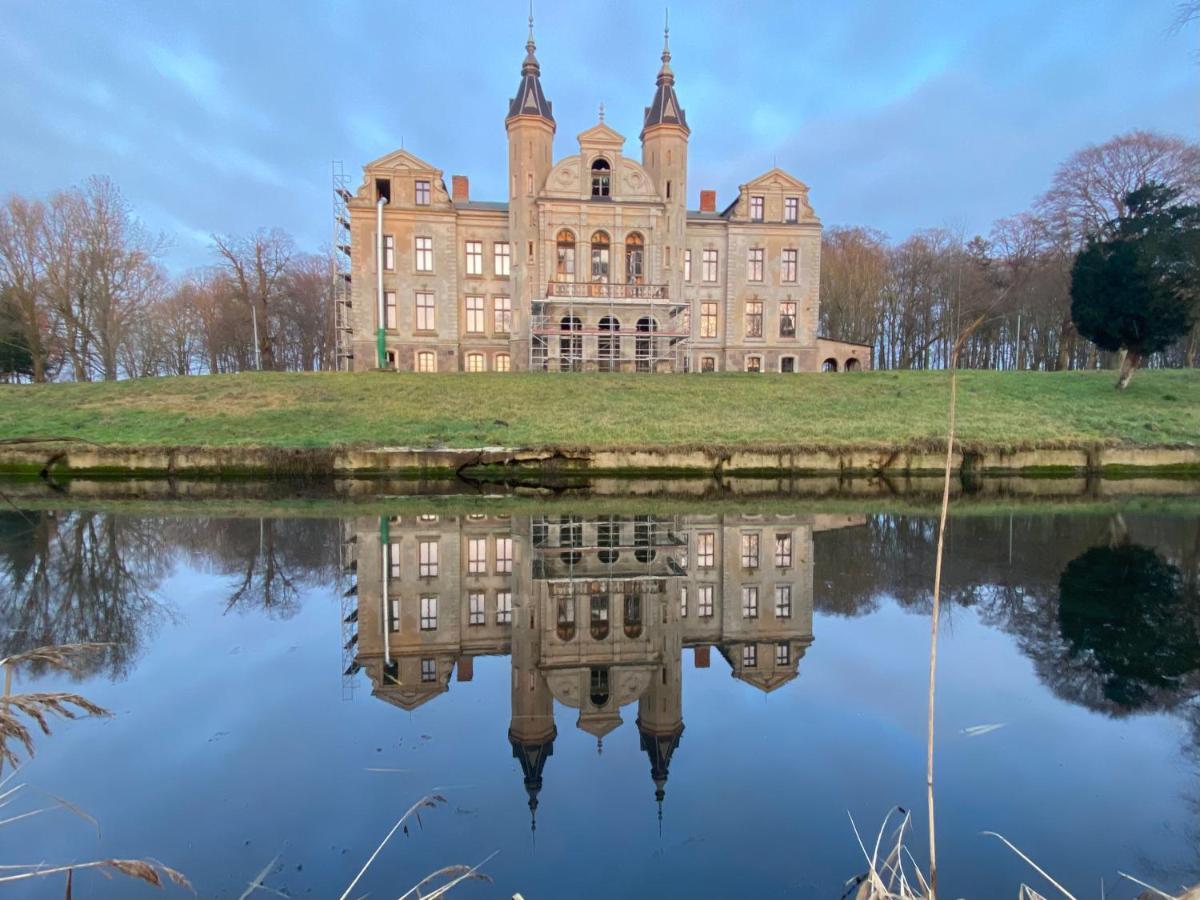 Hotel Am Schlosspark 말린 외부 사진